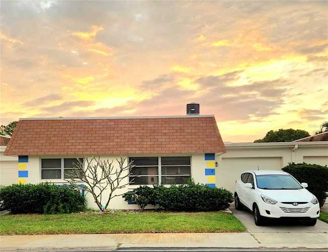 8245 Vendome Blvd N Pinellas Park, FL 33781 MLS U8194529