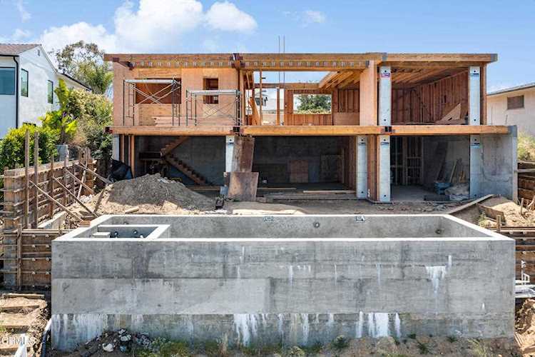 2453 Creston Way Los Angeles, CA 90068