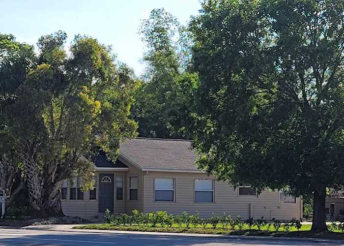 1207 S 25th Street Fort Pierce, FL 34947