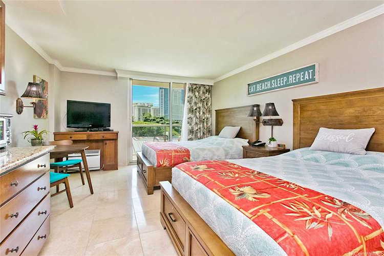 2045 Kalakaua Avenue #212 Honolulu, HI 96815