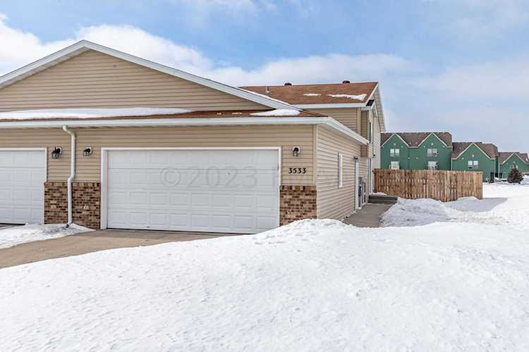 3533 10th St S Moorhead, MN 56560