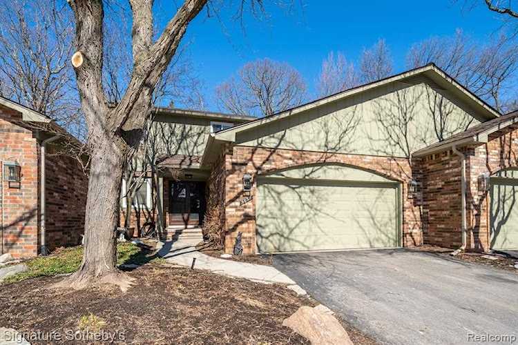 5651 S Adams Bloomfield Hills, MI 48302