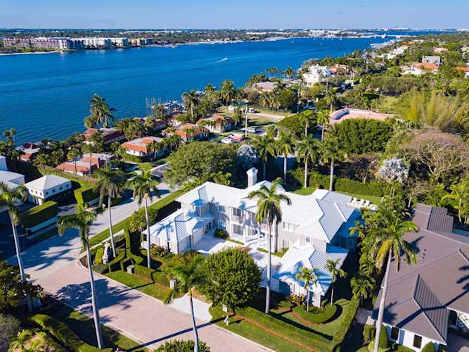 105 Churchill Way Manalapan, FL 33462