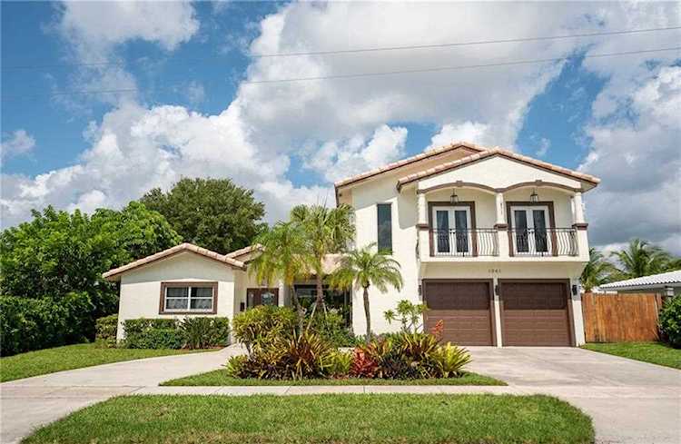 1041 SW 9th Ter Boca Raton, FL 33486