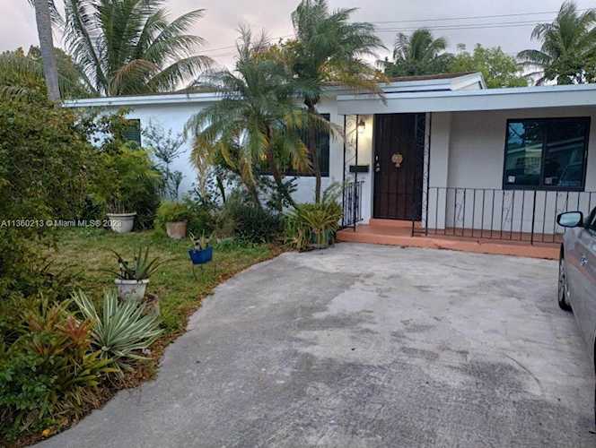40 NW 125th St North Miami, FL 33168 | MLS A11360213 Photo 1