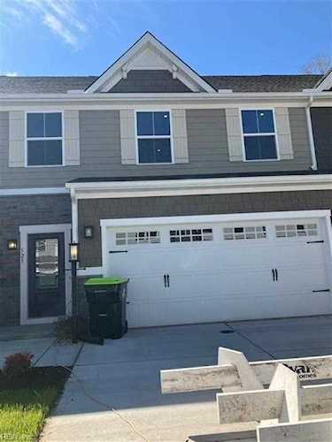 525 Eldridge Ln Chesapeake, VA 23323 home for sale, MLS#10453373 - Crescas Real Estate Photo 1