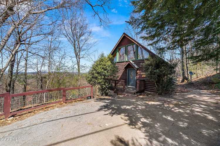 1711 Silver Poplar Ln Sevierville, TN 37876