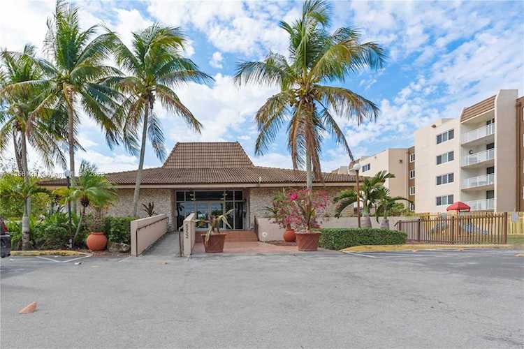 6960 Miami Gardens Dr #2-226 Hialeah, FL 33015