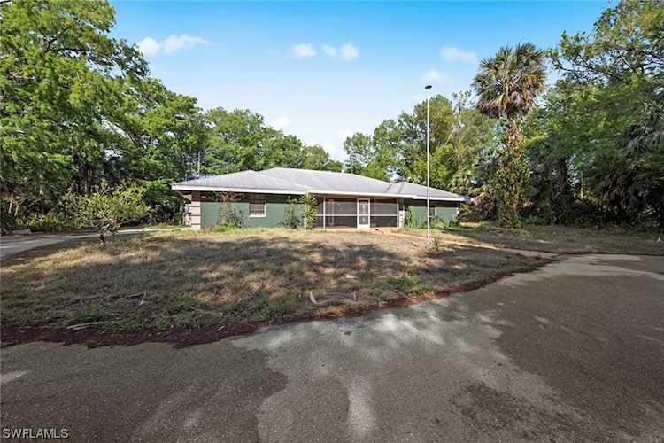 331 SE 8th St Naples, FL 34117