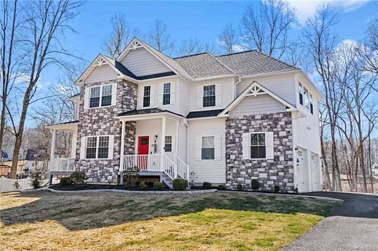 77 Debra Lane New Windsor, NY 12553