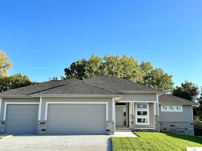 16015 Zac Ln Bennington, NE 68007