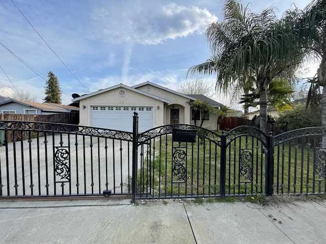 1021 E Elm St Farmersville, CA 93223 | MLS 222730 Photo 1
