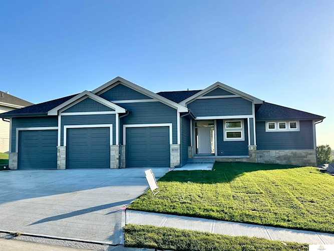 16065 CW Hadan Dr Bennington, NE 68007