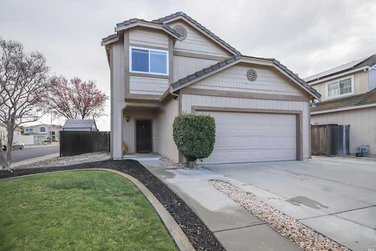 481 Robin Circle Vacaville, CA 95687