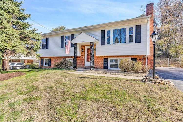 4135 SW Woodvale Roanoke, VA 24018