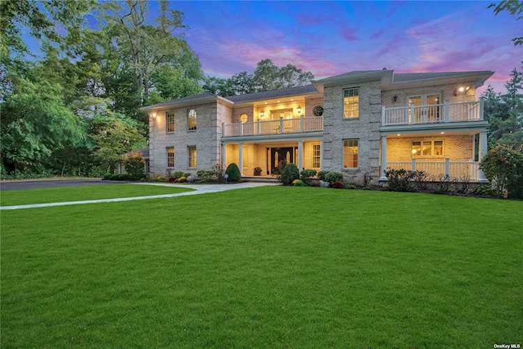 525 Manhasset Woods Road Manhasset, NY 11030