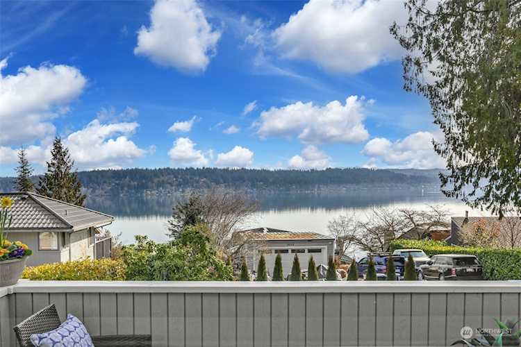 2670 W Lake Sammamish Parkway SE Bellevue, WA 98008 - home for sale for $1,325,000 Photo 1