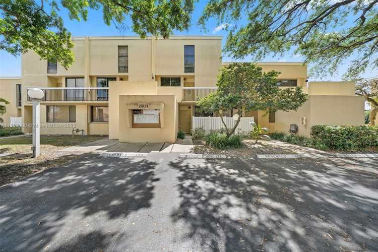 2831 SW 87th Ave #703 Davie, FL 33328