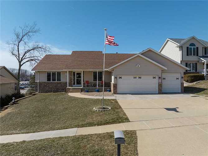 1320 NW Jackson Woods Ct Cedar Rapids, IA 52405