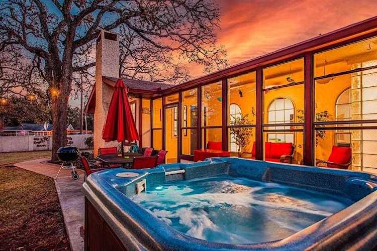 1208 Crenwelge DR Fredericksburg, TX 78624