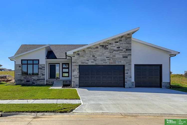 20709 Woodridge Dr Gretna, NE 68028 | MLS 22302850 Photo 1