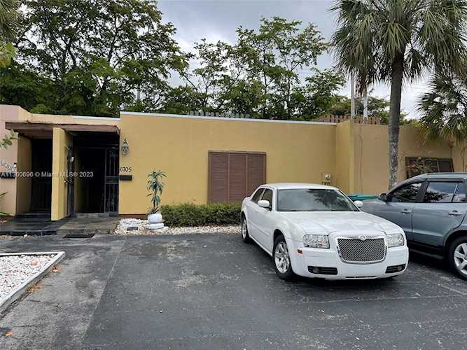 6705 Kingsmoor Way Miami Lakes, FL 33014