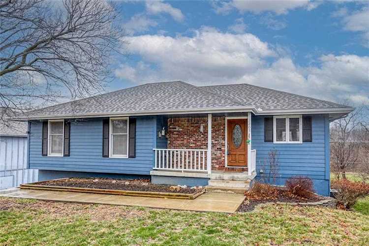 1205 NE Pilgrim Way Lee's Summit, MO 64086 | MLS 2426427 Photo 1