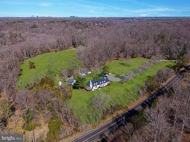 10728 Vale Rd Oakton, VA 22124