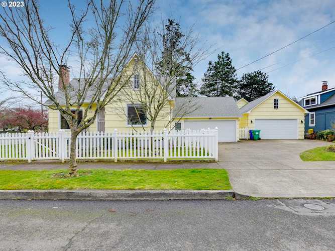 8358 NE Holladay ST Portland, OR 97220