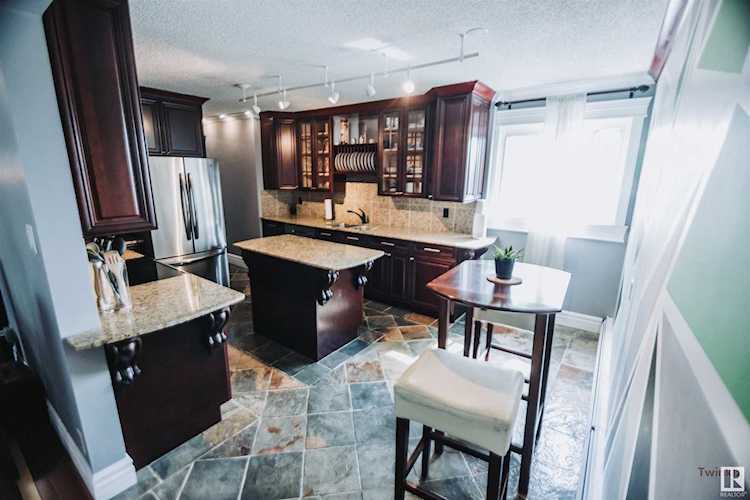 # 405 10745 83 Avenue Edmonton, AB T6E 2E5