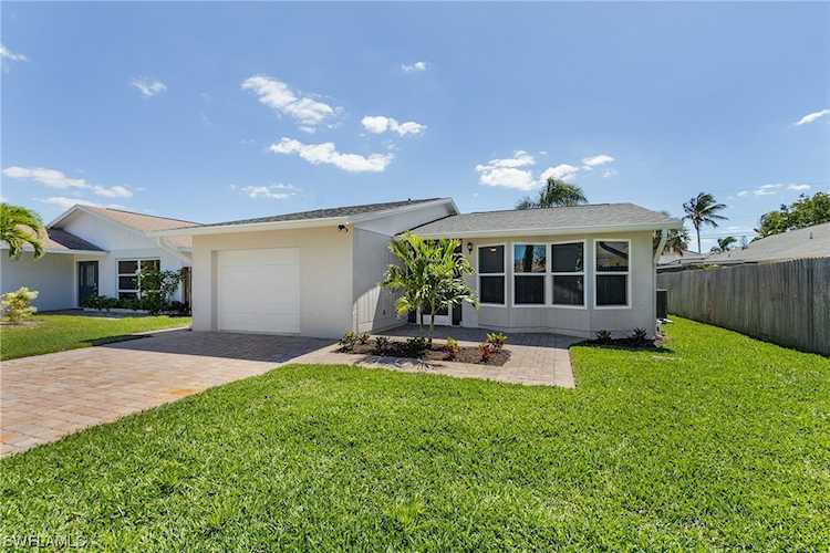608 N 106th Ave Naples, FL 34108