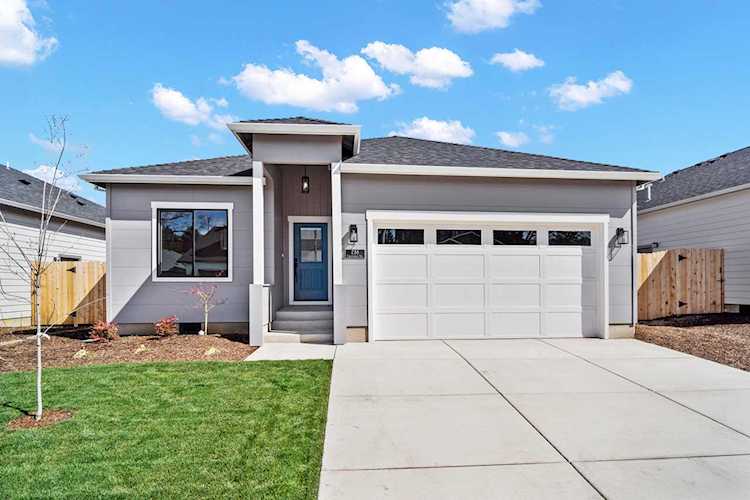 238 Christopher Way Talent, OR 97540