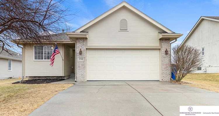 2501 Aberdeen Dr Papillion, NE 68133