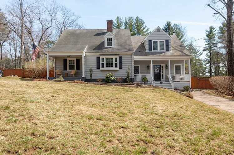 123 Forest Hill Avenue Lynnfield, MA 01940