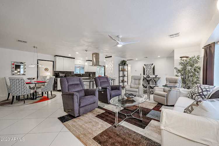 634 Leisure World Mesa, AZ 85206