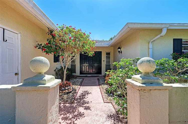 6954 West Country Club Dr N Sarasota, FL 34243