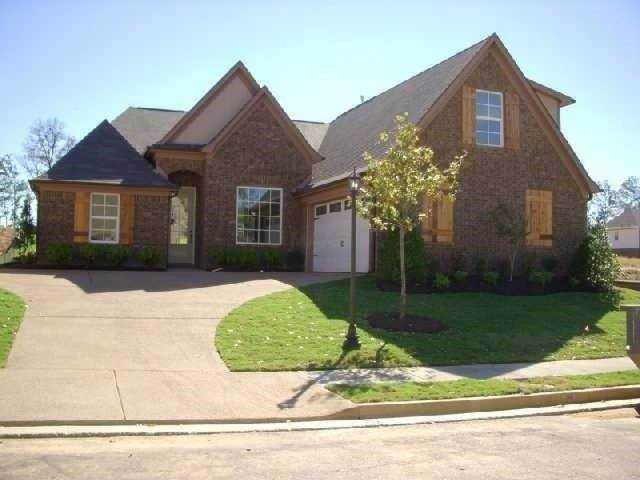 10433 N Redmond Cir Cordova, TN 38016