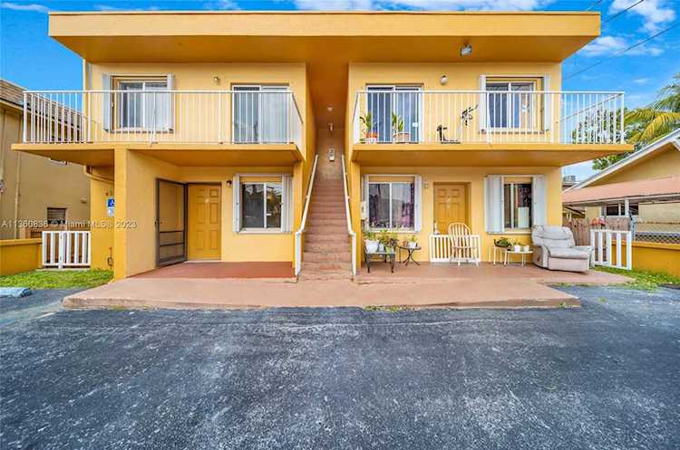 426 NW 13th Ave Miami, FL 33125