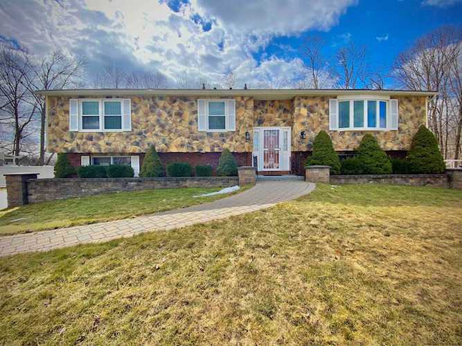 8 Pawan Circle Kingston, NY 12449