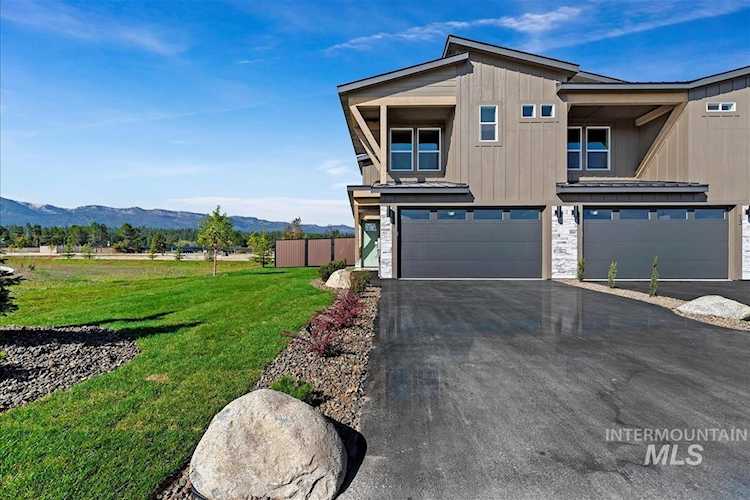 11 North Creek Way Cascade, ID 83611