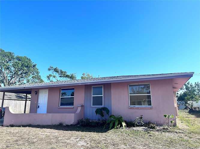 8221 Lombra Ave North Port, FL 34287