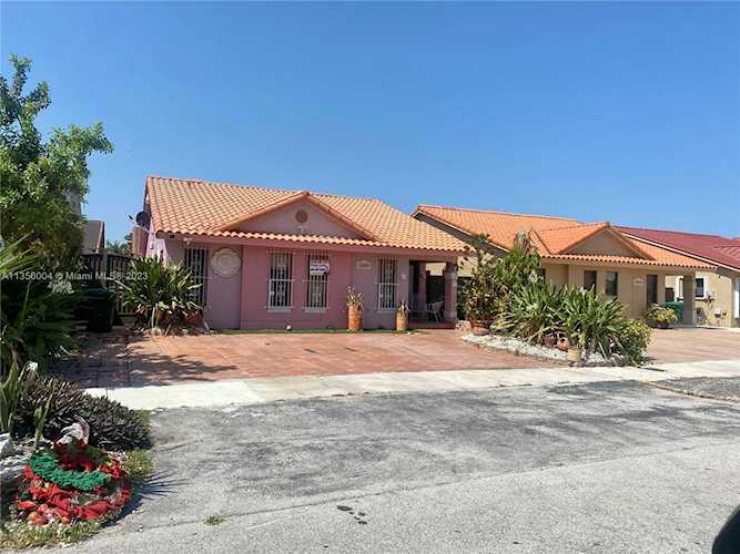 12650 NW 102nd Pl Hialeah Gardens, FL 33018