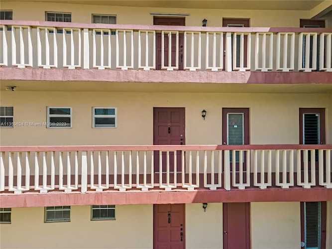 1001 Hillcrest Ct #209 Hollywood, FL 33021