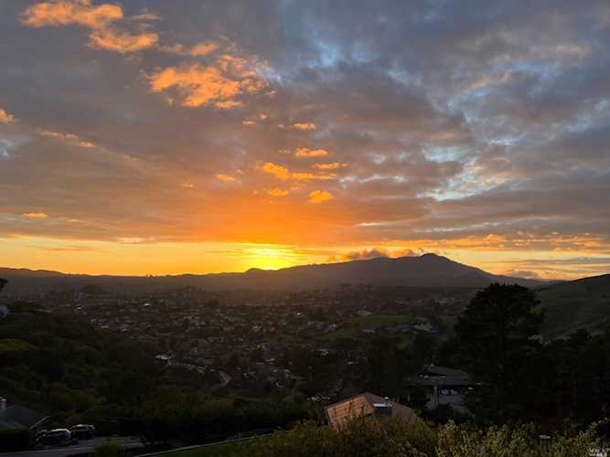 19 Tanfield Road Tiburon, CA 94920