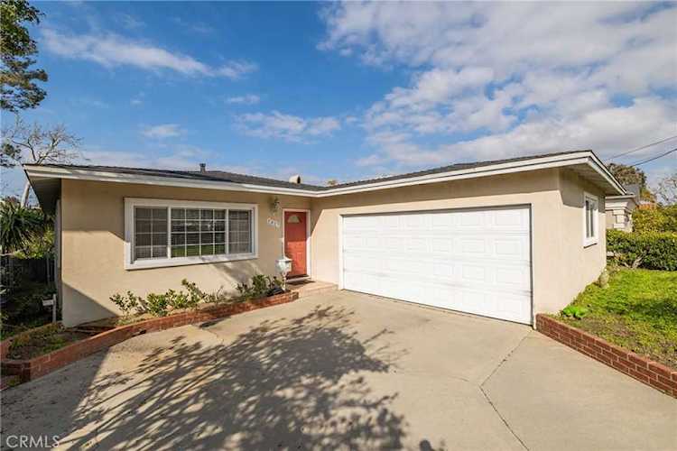 1417 3rd St in Manhattan Beach, CA - MLS# SB23038781 Photo 1