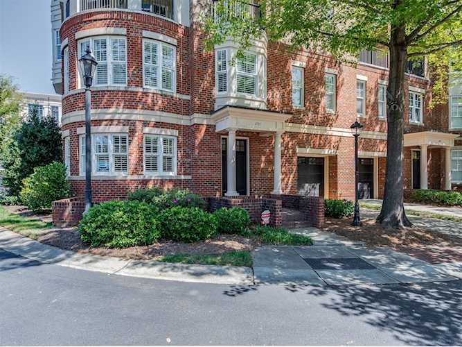 6705 Louisburg Square Ln Charlotte, NC 28210