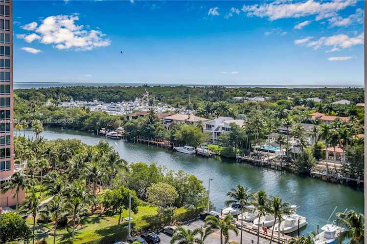 90 Edgewater Dr #1118 Coral Gables, FL 33133 | MLS A11345749 Photo 1