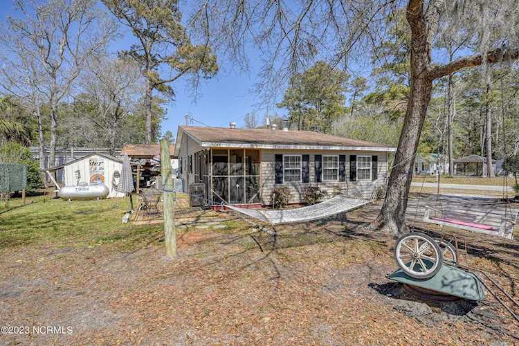 698 Randolph Street Bolivia, NC 28422