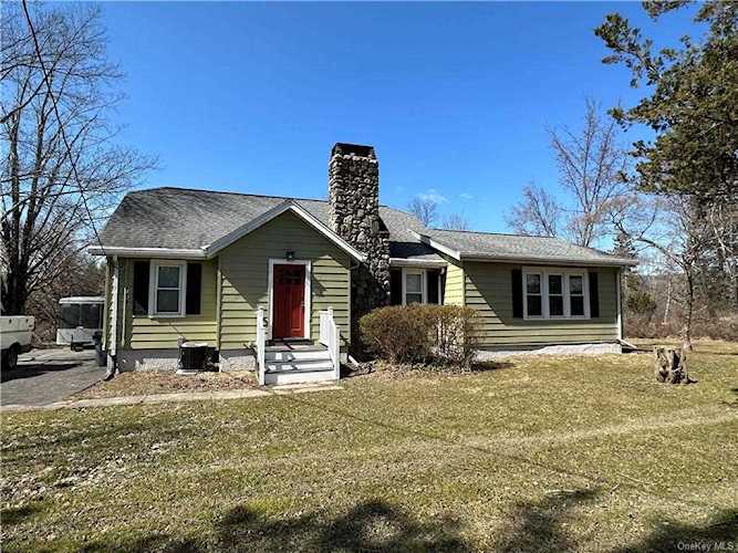 13 Spruce Road Middletown, NY 10940
