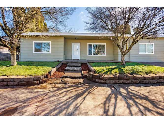 2226 SE 105th AVE Portland, OR 97216 | MLS 23207150 Photo 1